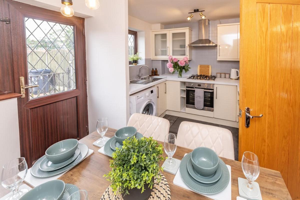 Holiday home Stunning 2 Bed House Near Solihull For Long - 10 Mins From Nec Hs2 Bhx *
