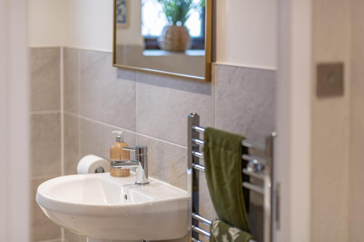 Stunning 2 Bed House Near Solihull For Long - 10 Mins From Nec Hs2 Bhx Holiday home