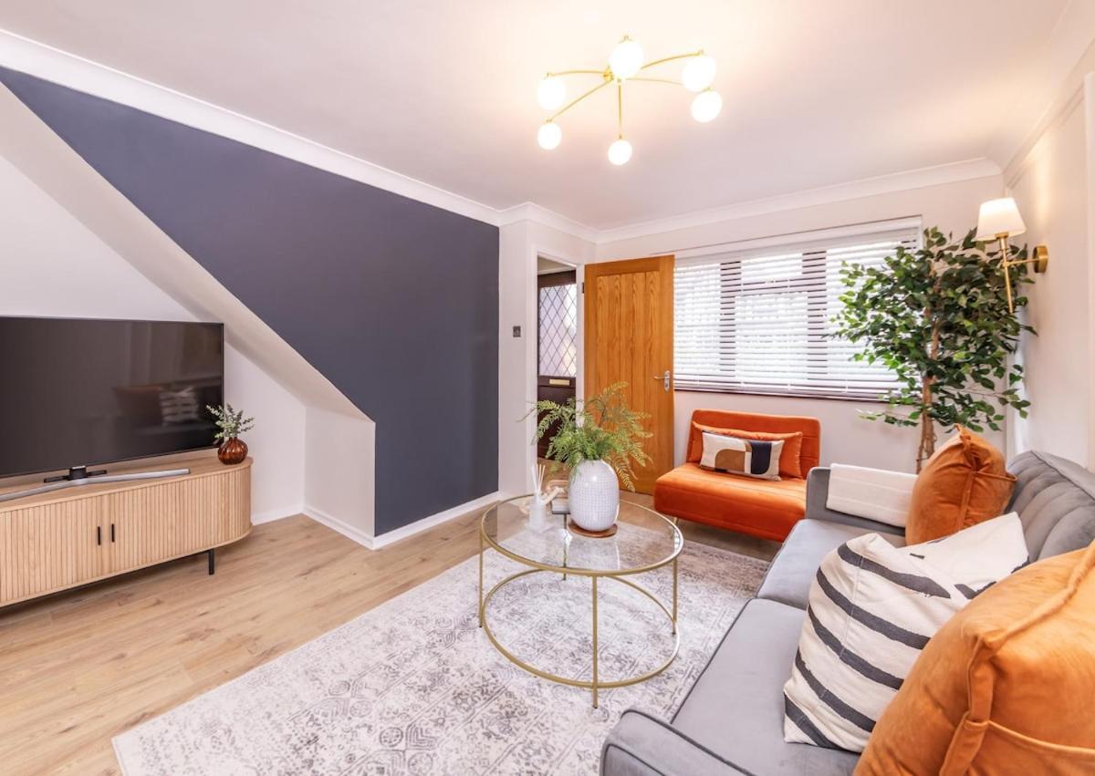 Stunning 2 Bed House Near Solihull For Long - 10 Mins From Nec Hs2 Bhx Holiday home