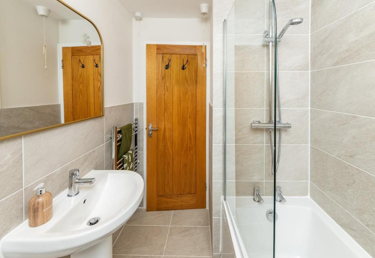 Holiday home Stunning 2 Bed House Near Solihull For Long - 10 Mins From Nec Hs2 Bhx *