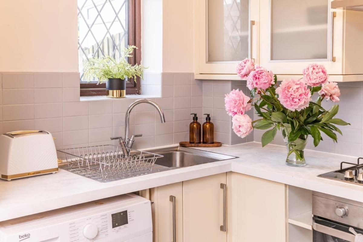 Stunning 2 Bed House Near Solihull For Long - 10 Mins From Nec Hs2 Bhx Holiday home Birmingham