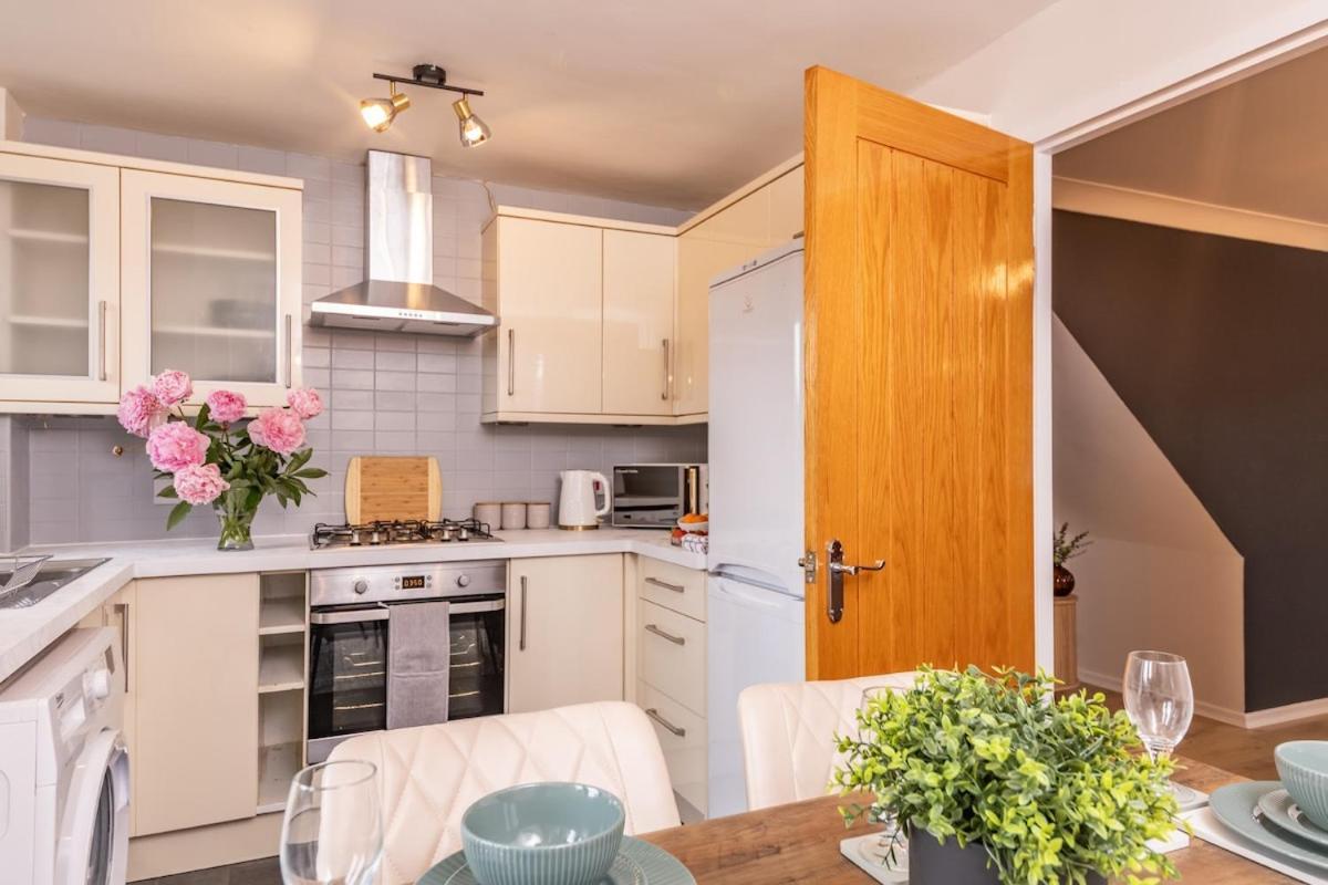 Holiday home Stunning 2 Bed House Near Solihull For Long - 10 Mins From Nec Hs2 Bhx