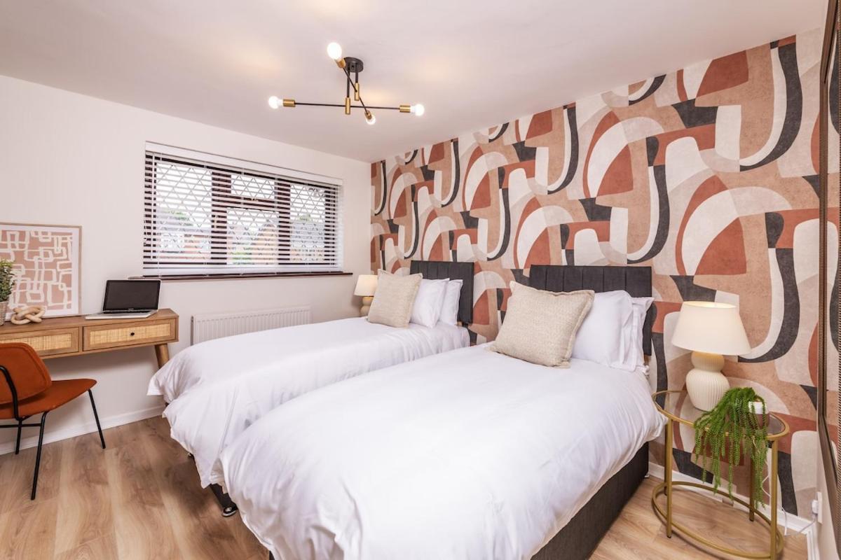 Stunning 2 Bed House Near Solihull For Long - 10 Mins From Nec Hs2 Bhx Holiday home *