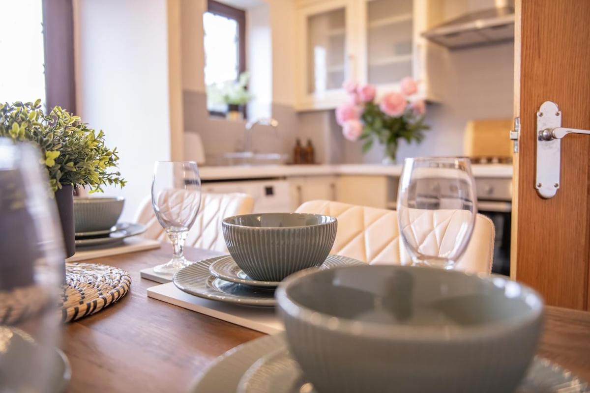 Stunning 2 Bed House Near Solihull For Long - 10 Mins From Nec Hs2 Bhx Holiday home Birmingham