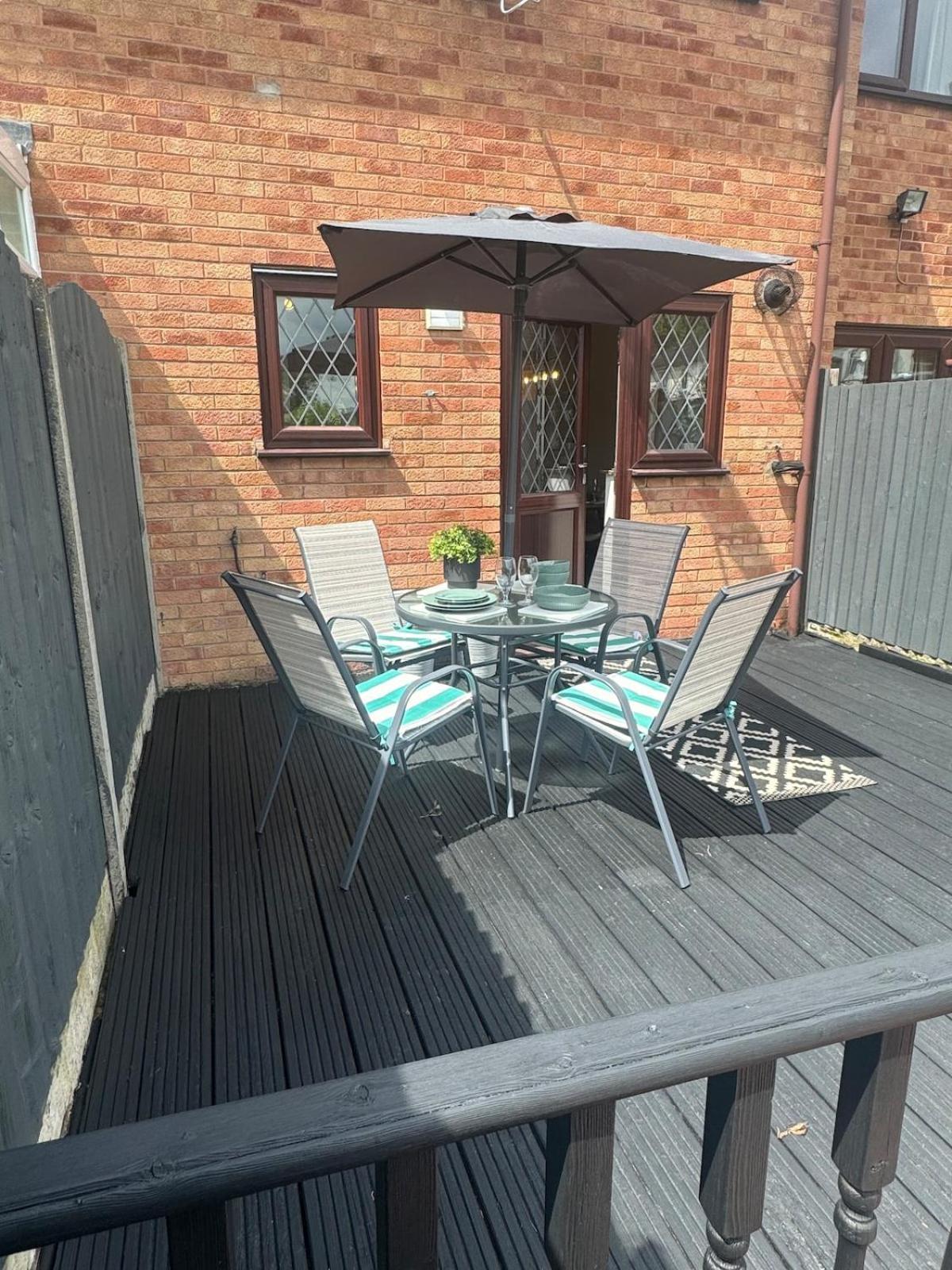Stunning 2 Bed House Near Solihull For Long - 10 Mins From Nec Hs2 Bhx Holiday home *